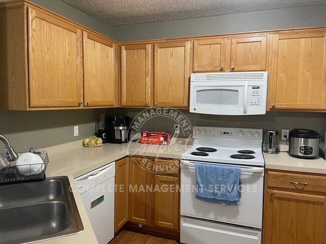 Building Photo - 7049 Lockslie Way