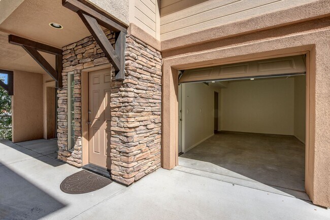 Building Photo - 221 Spring St