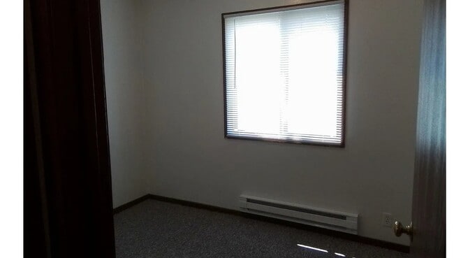 Building Photo - 505 E 4th St