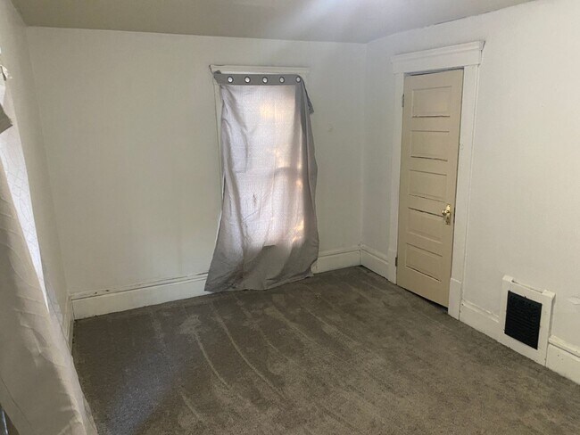 Building Photo - Spacious 3-Bedroom Home for Lease in Akron