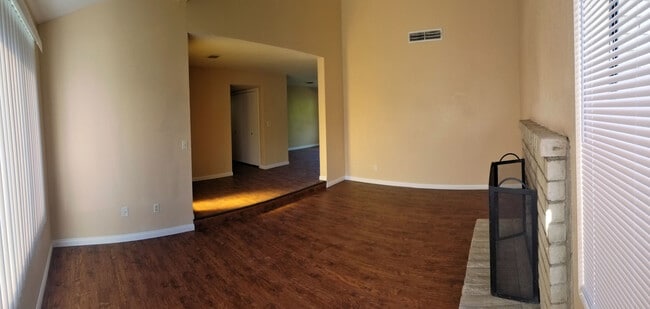 Building Photo - Remodeled 3-Bed Home in Southwest Bakersfield