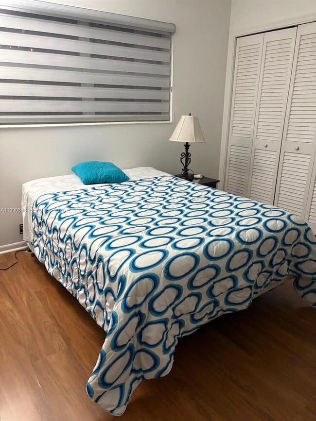 Building Photo - 609 NE 6th Ct