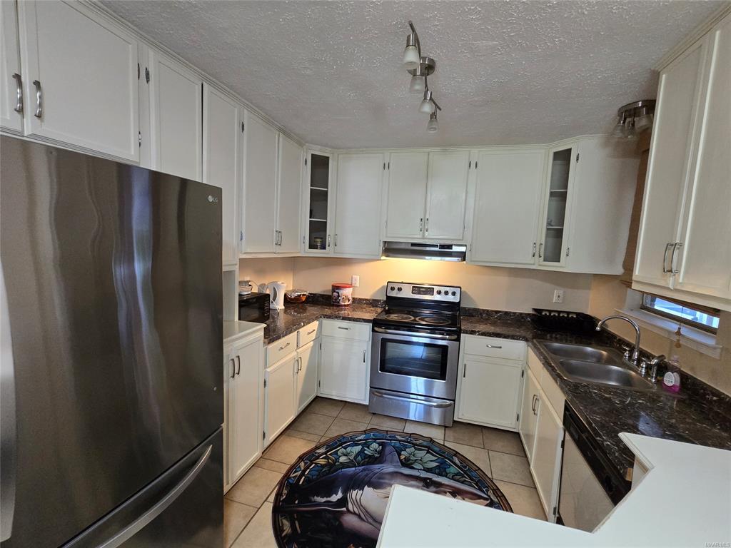 Building Photo - 6520 Pinebrook Dr