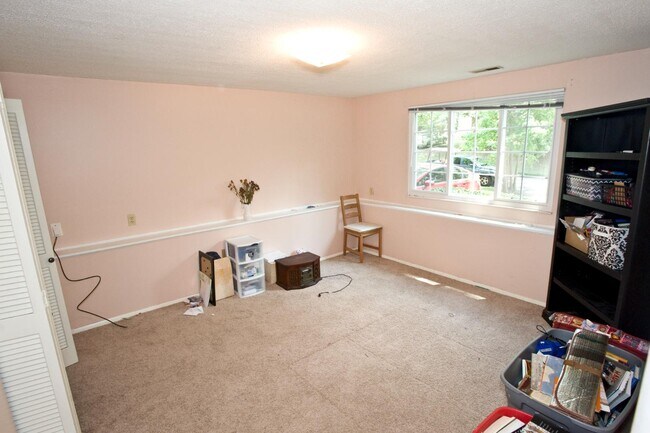 Building Photo - 1635 Van Dyke Dr