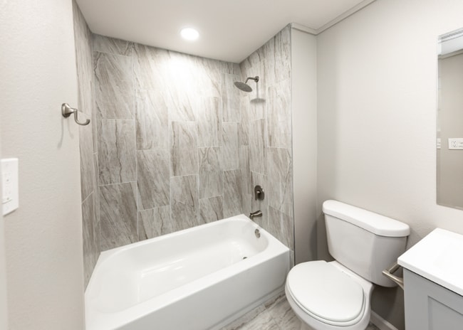 Building Photo - 1041 Lake Ave