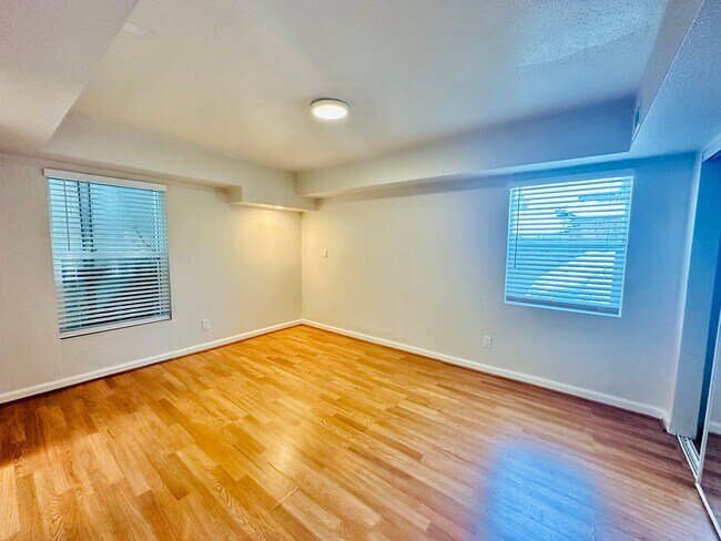 Building Photo - Ashby Duplex