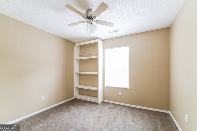 Building Photo - 850 Highland Terrace NE