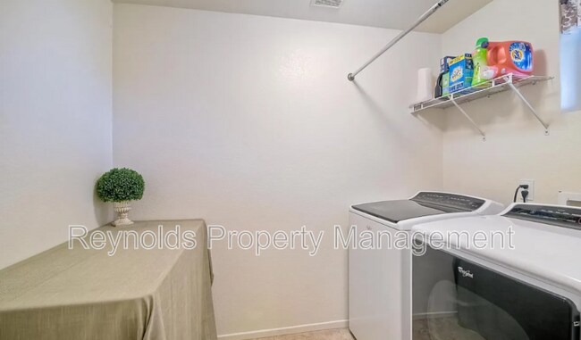 Building Photo - 2175 Caminito Leonzio