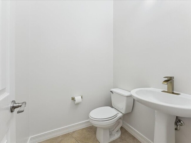 Building Photo - 11404 Island Manor St