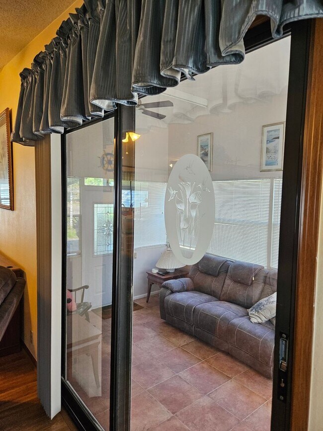 Building Photo - 2 bedroom 2 bath home int the beautiful La...