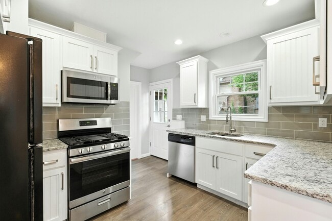 Building Photo - 5806 NE 60th Ave