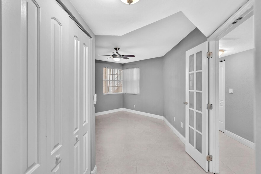 Building Photo - 2881 N Oakland Forest Dr