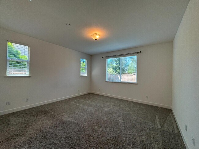 Building Photo - 402 Crimson Cir