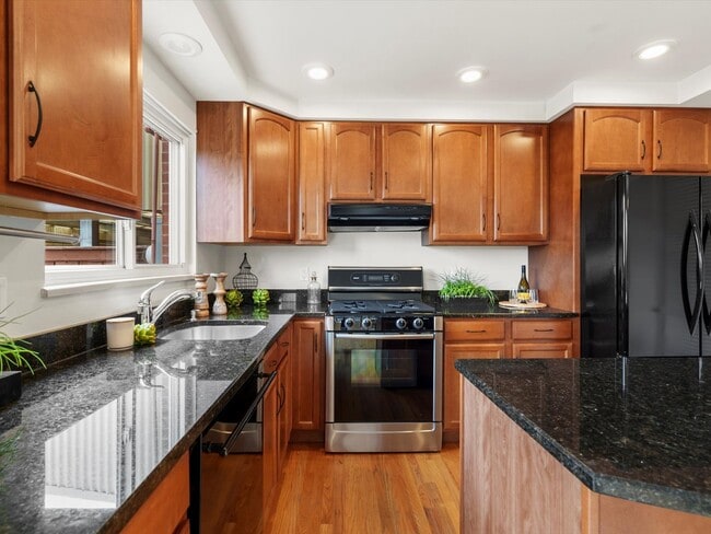 Building Photo - 9264 Mansfield Ave