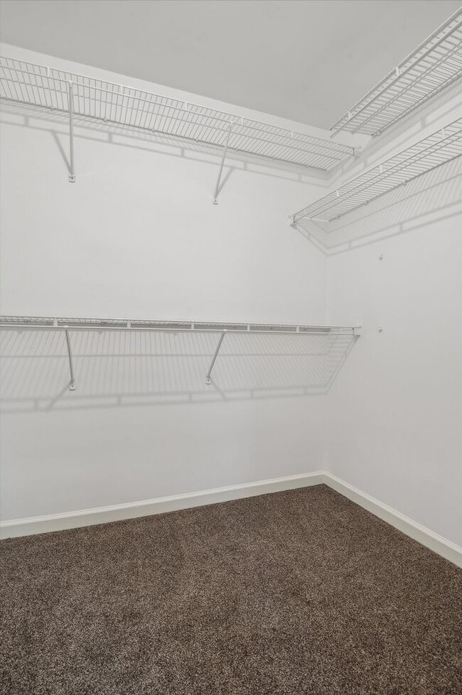 Building Photo - Available mid February - Fully Renovated 3B/2.5B Townhome in West Chester!