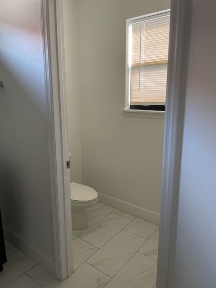 Building Photo - 2926 Siesta View Dr