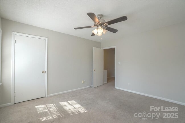 Building Photo - 4624 Old Lantern Way