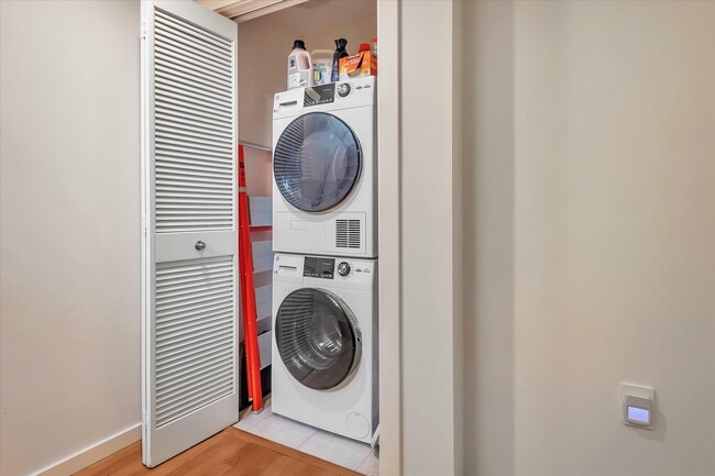 Building Photo - 69 Clementina St