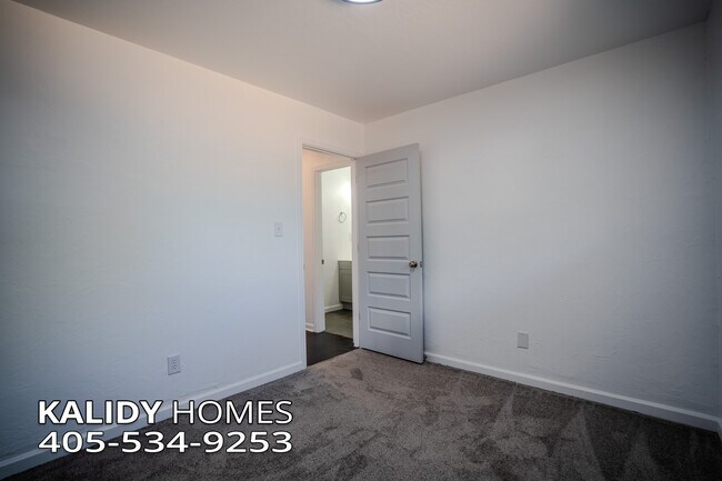 Building Photo - 413 Winding Ln