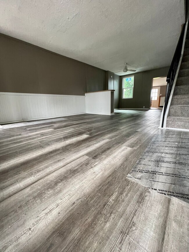 Building Photo - Stunning 4-Bedroom Townhome in Brookhaven! Available mid-September!