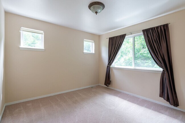 Building Photo - 1919 Fairmount Ave SW