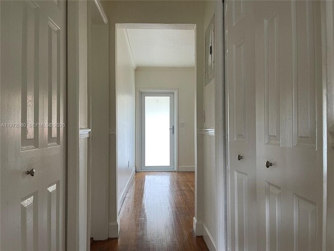 Building Photo - 4780 Pine Tree Dr