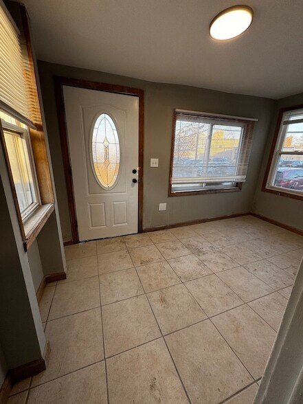 Building Photo - 1488 E Thacker St