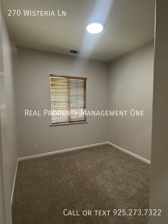 Building Photo - 270 Wisteria Ln