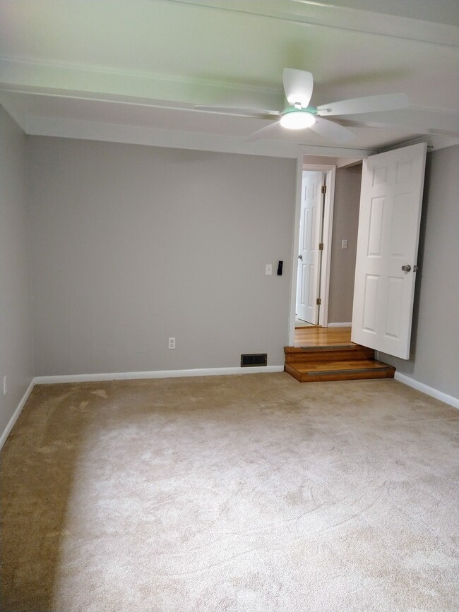 Building Photo - 128 Woodland Hills Dr