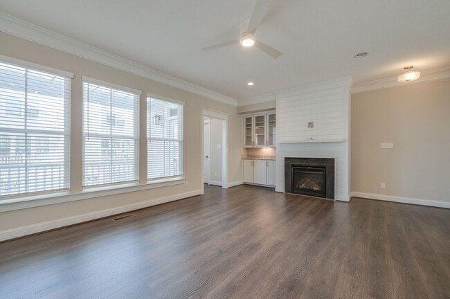 Building Photo - 3BD/3.5BA Immaculate Condo at the Oceanfront!