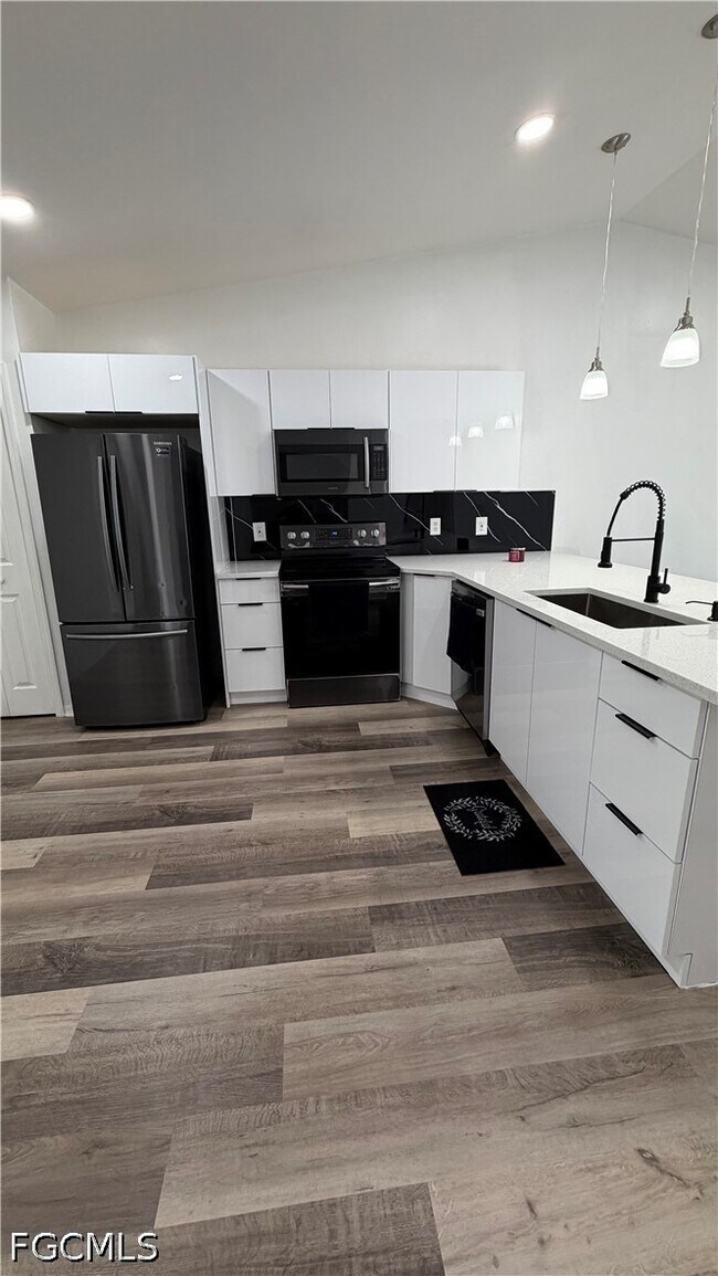 Building Photo - 5046 Locke Ln