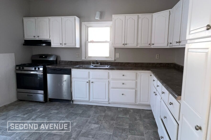 Building Photo - 1115 Oneida Ave