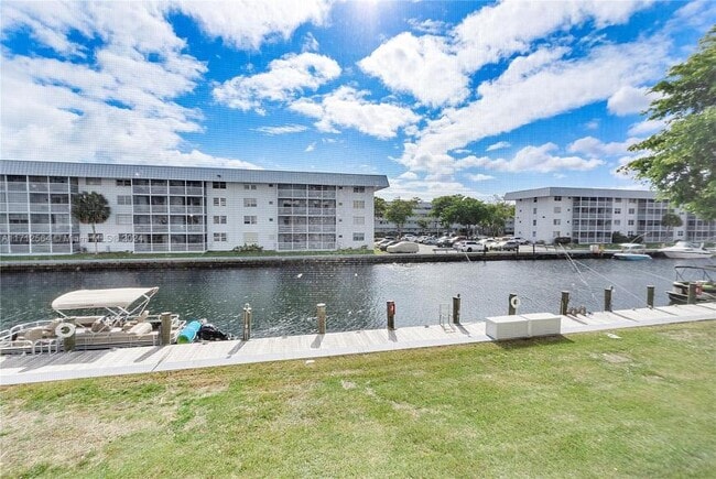 Building Photo - 2 bedroom in Sunny Isles Beach FL 33160