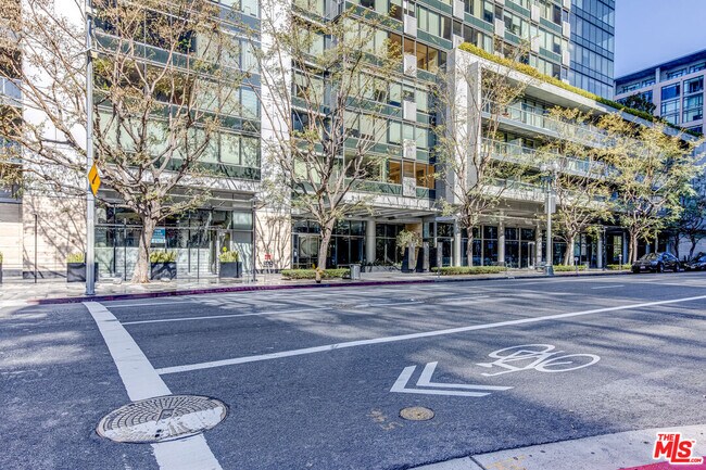 Building Photo - 1155 S Grand Ave