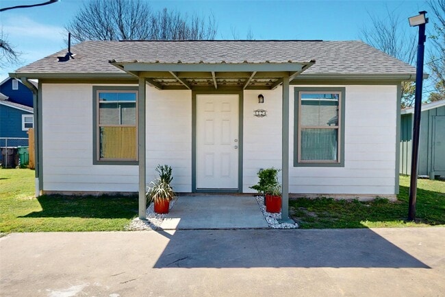 Building Photo - 3124 Tilfer St