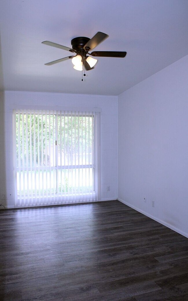 Building Photo - 336 Country Club Cir
