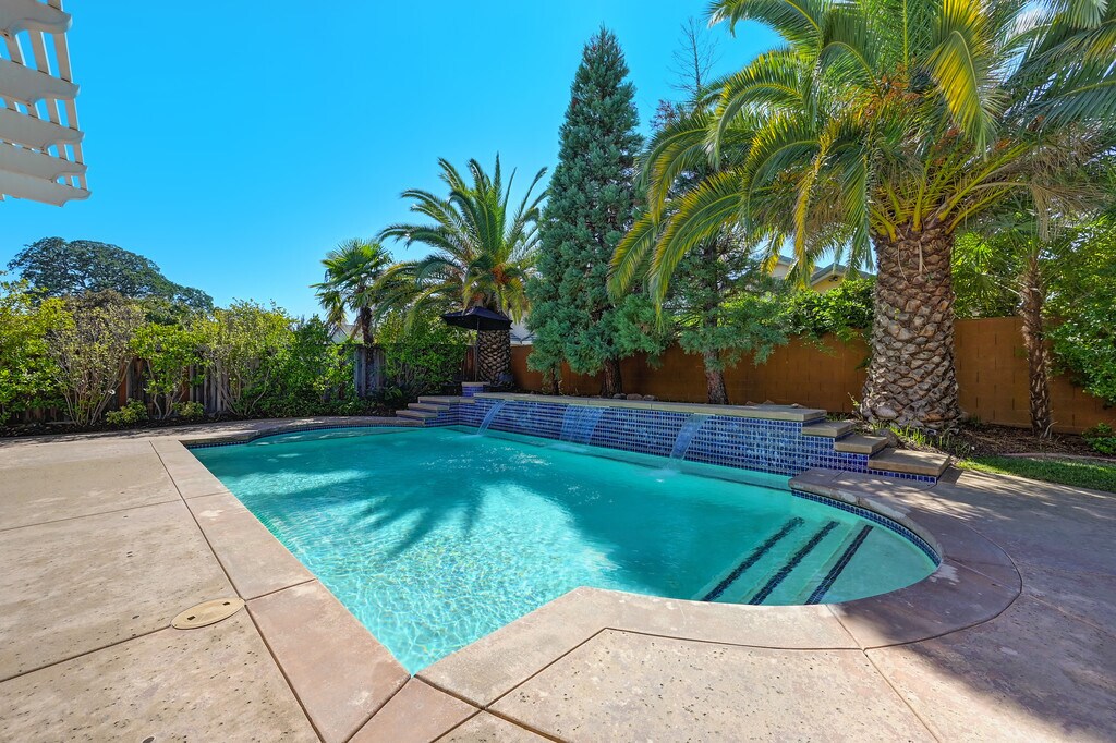 Building Photo - 8441 Briggs Dr