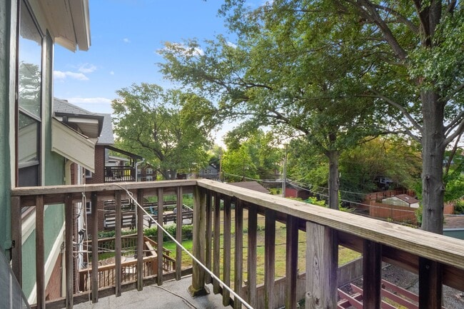 Building Photo - Hi-Pointe Adjacent House!