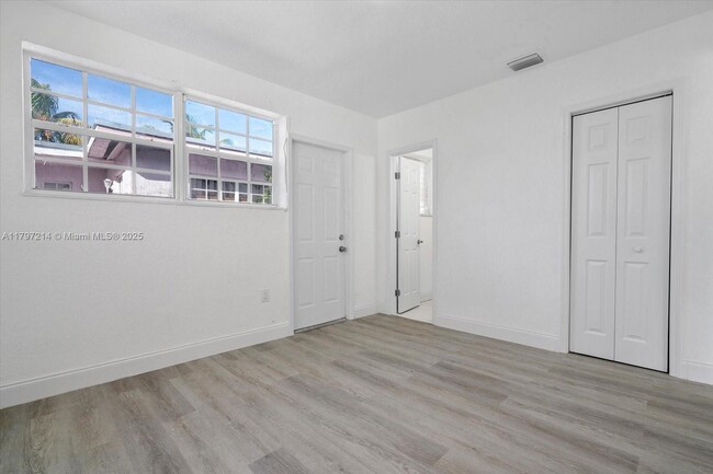Building Photo - 261 NE 172nd St
