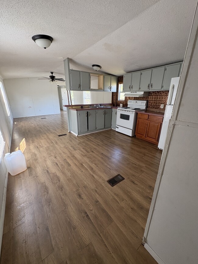 Building Photo - 1041 Meekins Rd
