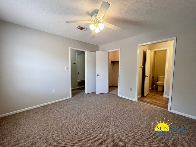 Building Photo - Move-in ready 2 Story Townhouse in Crestview!