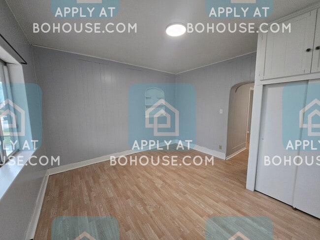 Building Photo - 3010 McArthur Dr