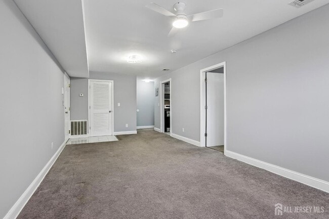 Building Photo - 396 College Dr