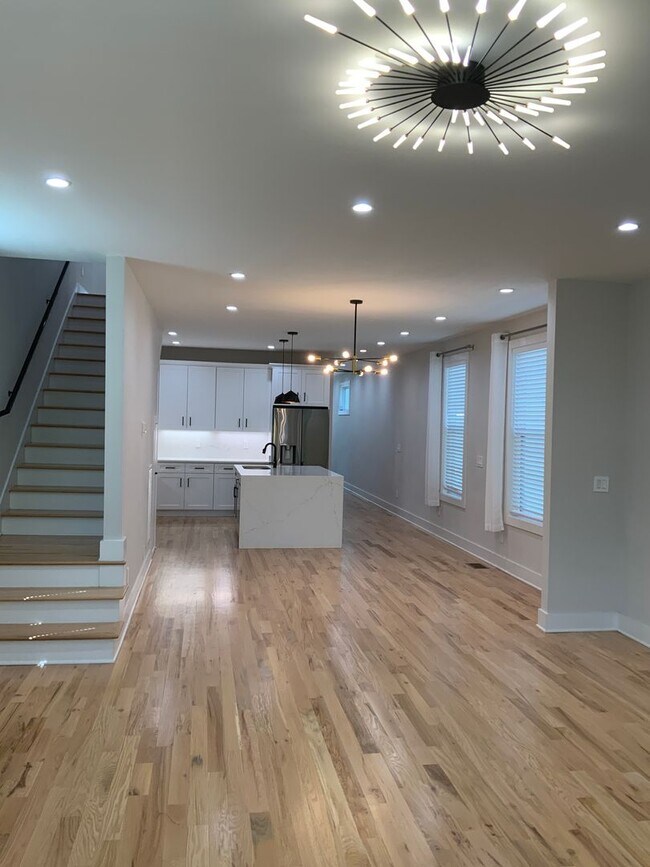 Building Photo - Fabulous Home In West Nashville