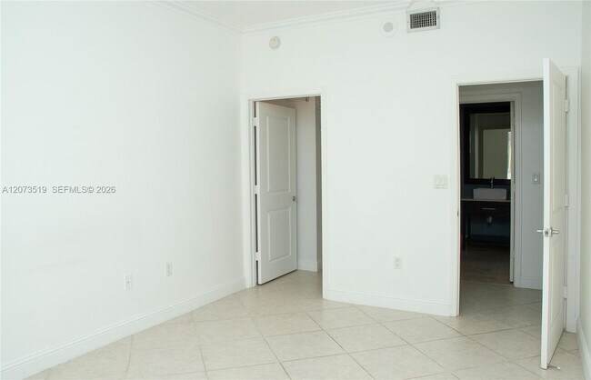 Building Photo - 10 Aragon Ave