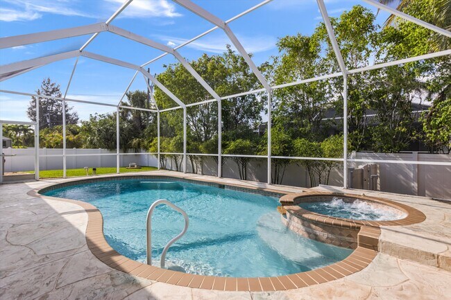 Building Photo - 3219 SW 7th Ln