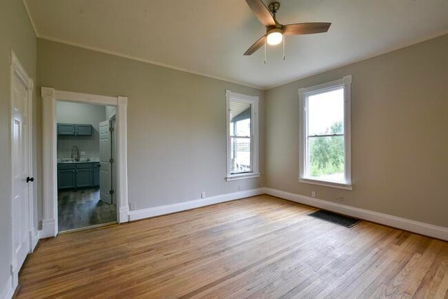 Building Photo - 530 S 30th St