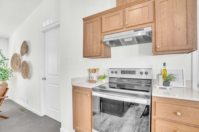 Building Photo - Newly 3 Bedroom / 2 Bathroom Home in Excel...