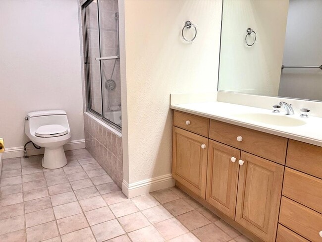Building Photo - Welcome to this stunning 2 bedroom 2.5 bat...