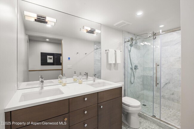 Building Photo - 250 S Original St